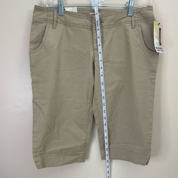 NEW! Mossimo| Bermuda shorts| Size 5| khaki| Pockets - Picture 2 of 9